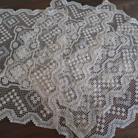 Four 1940's Early Chinese Made Darned Lace Placemats - Picture 6 of 6